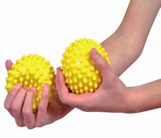 RUBRIEK_NAAM_NL FYSISCHE REVALIDATIE Egelbal Reflexball subrubriek_naam_nl Oefenballen Plastic bal met noppen, ideaal voor hand- en vingeroefeningen of gewoon om mee te werpen en te