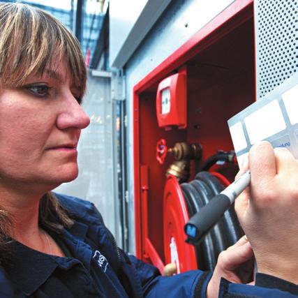 Voice alarmsystemen zijn in staat om verschillende automatische boodschappen in alle getroffen gebieden te melden of live-berichten uit tezen van bijvoorbeeld het beveiligingspersoneel of de