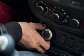 In de AUTO-modus wordt het koppel automatisch over voor- en achteras verdeeld, afhankelijk van het type wegdek, de snelheid en de hoeveelheid grip.