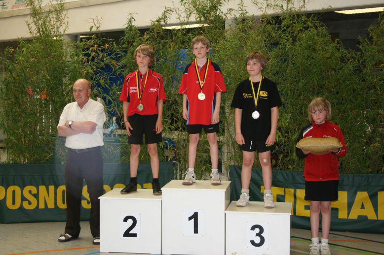 Sebastien Van Acker van TTC Rooigem Gent won de bronzen medaille Meisjes Miniemen (geboortejaar 1999 en 1998) Onze twee speelsters bij de miniemen waren Sara Van Bostraeten van TTC Merelbeke en Merel