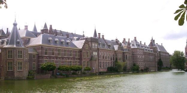 Binnenhof Den Haag Ook het kasteel Radboud in Medemblik is in opdracht van Floris V gebouwd.