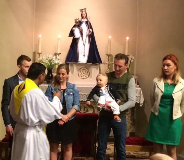 Parochieberichten Doopsels Op 20 mei werd Senn Bouwens gedoopt. Senn werd geboren op 17 juni 2016. Hij is een zoon van Bart Bouwens en Lizanne Feuler. Zij wonen aan het Roggeveld.