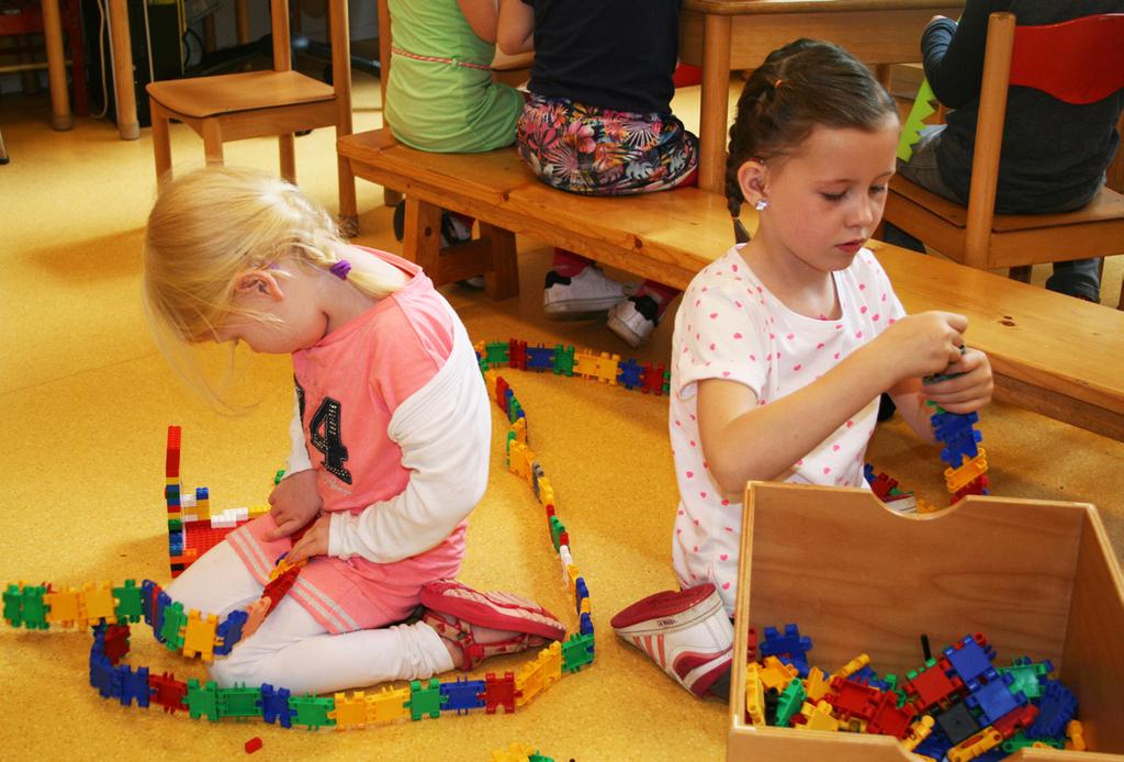 Oktober 2017 2 3 4 Dierendag Start Kinder boekenweek, thema "Gruwelijk eng" 5 6 Einde thema "Kunstsmullen" groepen 1 t/m 8 7 8 40 9 10 11 12 13 groepen 3 en 4 14 15 Einde Kinderboekenweek 41 42 16 17