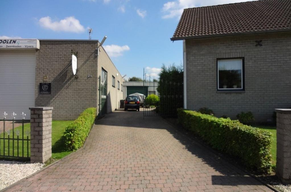 Ligging en indeling Bijzonderheden: Woonhuis: Spouwmuur en dakisolatie, houten kozijnen volledig dubbel glas op 1 deur na Loods: dakisolatie en spouwmuur opbouw - Dakwerken loods 2009 volledig