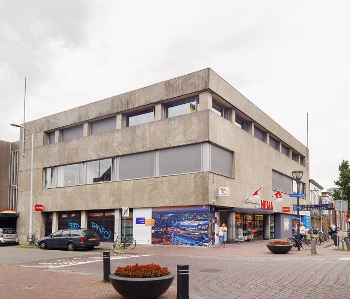 Modern, licht en luxe afgewerkt 2-kamer appartement uit 2011 met diverse gezamenlijke dakterrassen, een eigen berging en parkeerplaats.