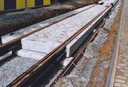 Brussel toepassing van prefab spoorelementen : langse railliggers te Laken, prefab spoorplaten te Anderlecht Voor de aanleg van de nieuwe