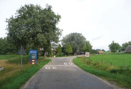 Denk aan verharding, beplanting, bermen, verlichtingsarmaturen, meubilair en snelheidsremmende voorzieningen.