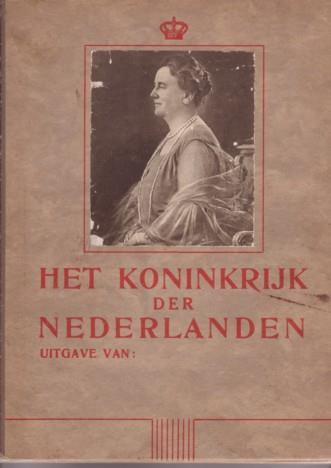 Album Kennis en Kunst. 1924. Door C. van Son Het album is gedateerd op de titelpagina. 9 stijve bladen in de omslag gebonden met een koordje. Formaat 24,1 x 20,7 cm.