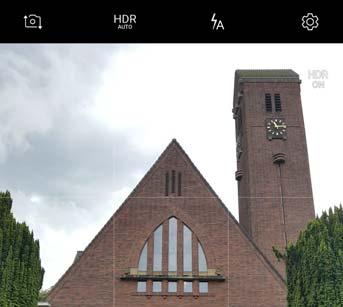 Hoofdstuk 2 Fotografietips 41 Gebruik het raster Met het raster worden er horizontale en verticale lijnen op het scherm getoond, waarmee je