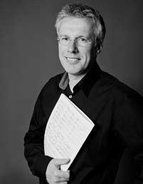 Hans Leenders Dirigent Met ingang van het seizoen 2015-2016 is Hans Leenders benoemd tot artistiek leider van Cantatrix.