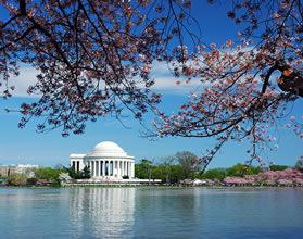 In 1800 was de bouw van Washington gereed en werd het de nieuwe hoofdstad met als indrukwekkend middelpunt Capitol Hill met het Congresgebouw.
