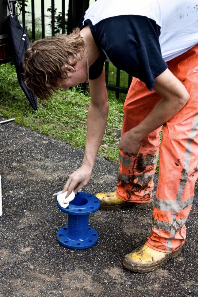 Bij deze brandkraan is het nodig om een passtuk op het T-stuk te plaatsen, zodat de brandkraan op de goede hoogte