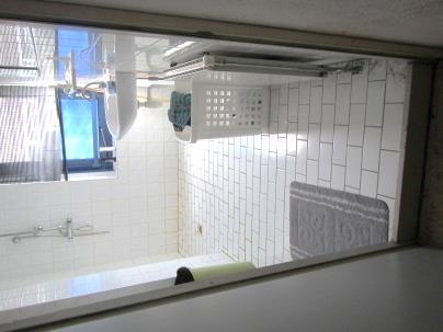 3.1.4. BADKAMER Gebruiksgemak badkamer algemeen De badkamer is bij voorkeur minstens 2,15 x 2,15 m of 1,90 x 2,50 m of 1,7 x 2,7 m.