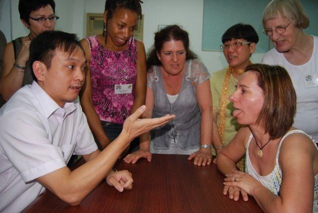 Natuurlijk ook door de dagelijkse gezonde verse groenten en de witte rijst. Door altijd de Chinese eetstokjes te gebruiken, eet ik zeer rustig en weet ik ook op tijd te stoppen met eten.