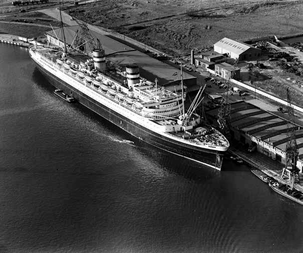 28.006g: De Nieuw Amsterdam noodgedwongen naar en in de Coenhaven van Amsterdam; 8 11 november 1952.