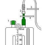 Als dit bijvoorbeeld 70 ml is, dan zet u een horizontaal streepje op de witte balk ter hoogte van de 70 ml. Vul deze hoeveelheid met de datum in, het Drainagelogboek.