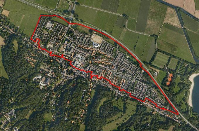 1.2. Begrenzing plangebied Het plangebied beslaat de nederzetting Beek gelegen tussen de N325 en de Rijksstraatweg met uitzondering van de percelen die rechtstreeks op de Rijksstraatweg georiënteerd