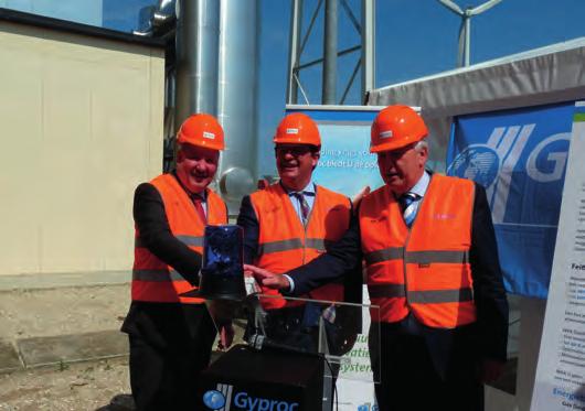 72 Jaarverslag 2016 ~ Maatschappij Linkerscheldeoever Het recyclagebedrijf D Hollander Equipment heeft in 2016 in de Waaslandhaven in Kallo een nieuwe polyvalente hal van 4.500 m² gebouwd.