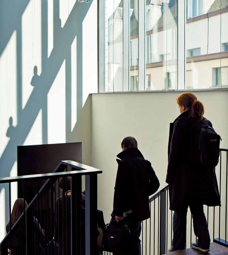 Colofon Redactie Vormgeving Fotografie Departement Communicatie Dienst voor Studieadvies en Studentenbegeleiding Socio-culturele Dienst Departement Onderwijs Centrum WeST Ann Engelen,