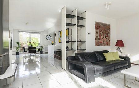 Perceeloppervlakte : 242 m² Woonoppervlakte : 140 m² Bouwjaar/periode : 1988 Kijk voor ons