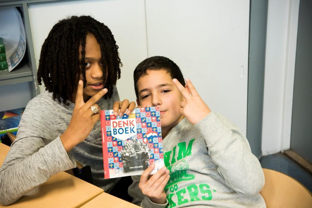 4 & 5 mei denkboek In het 4 & 5 mei denkboek worden de scholieren op diverse manieren uitgedaagd na te denken over de Tweede Wereldoorlog,