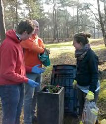 000 naar water- en educatieprojecten in 22 landen Medewerkers staken de handen uit de mouwen bij