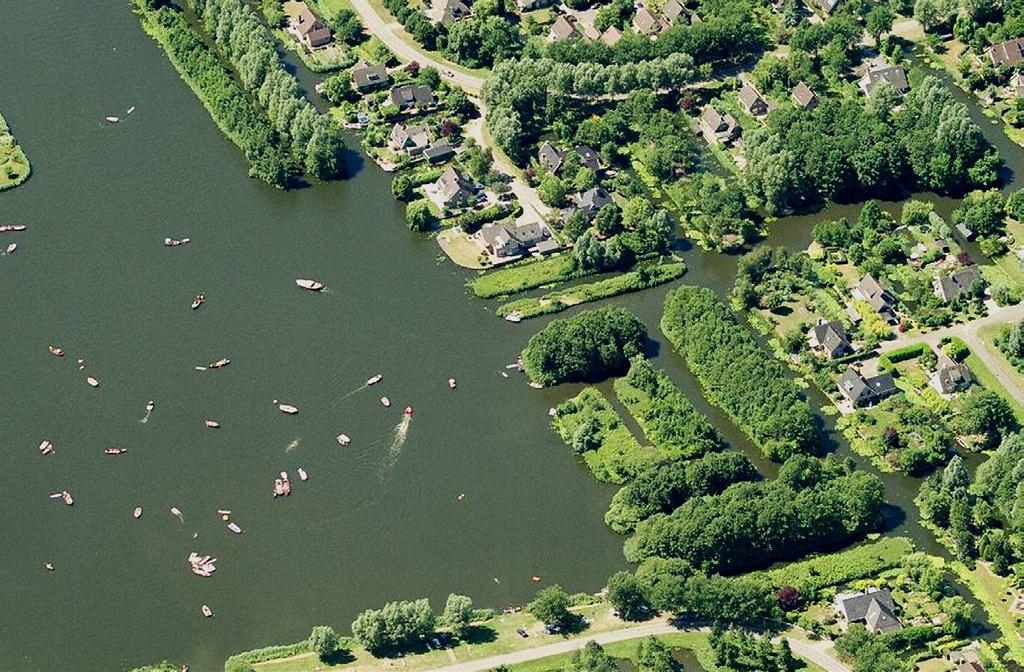 Programmatisch Kaderplan Meerstad Water Het Woldmeer vormt het hart waar omheen Meerstad geleidelijk wordt ontwikkeld. Er wordt aan gewoond, en ook het nieuwe wijkpark is sterk gericht op het meer.