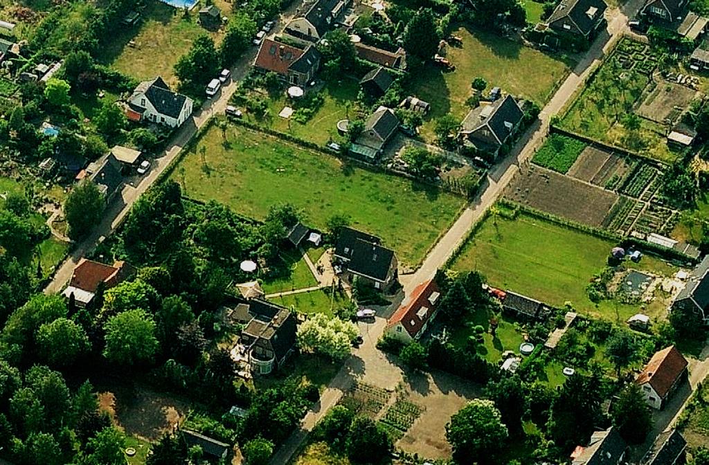 19 Dorps De tweede schil heeft, in vergelijking met de andere twee schillen, een meer dorpse, intiemere en compacte schil van woonbebouwing.