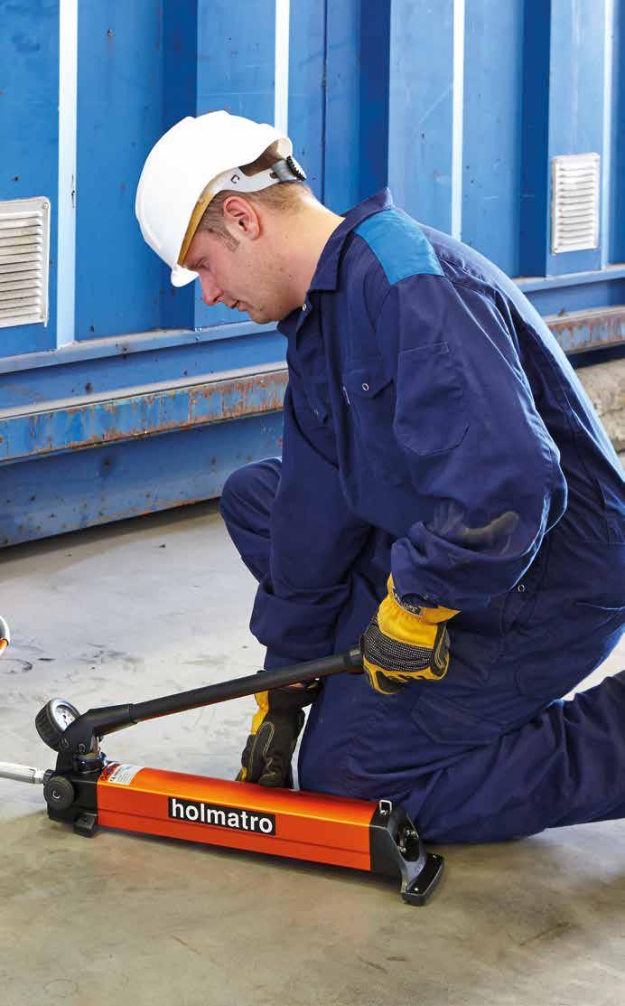 De werking van uw hydraulische gereedschap wordt vooral bepaald door de bijbehorende handpomp.