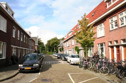 P.C. BORSTRAAT 25 in UTRECHT Ruime benedenwoning met diepe zonnige achtertuin op toplocatie De woning Zeer goed onderhouden benedenwoning met een zogenaamde slaaptoren, een riante zonnige achtertuin