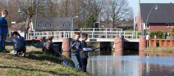 4 Wonen tussen de Veluwe en de IJssel Nabij de Veluwe Fraaie steden en dorpen om de hoek Wapenveld ligt tussen de steden Apeldoorn en Zwolle.
