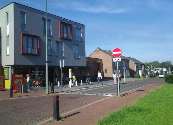 AMBYERSTRAAT-NOORD SCOORT GEMIDDELD EEN 7,8 ENQUÊTE SCHOON SCORE MOMENT: 7,5 SCHOON SCORE ALGEMEEN: 7, Hoeveel zwerfafval ligt er naar uw mening in dit winkelgebied?