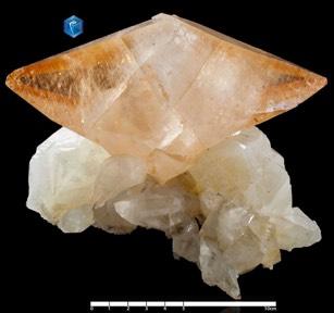 CALCIET Het mineraal calciet (ook wel kalkspaat) bestaat uit calciumcarbonaat en is één van de meest voorkomende mineralen in de aardkorst.