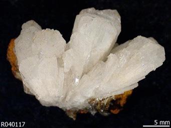 HEMIMORFIET Het mineraal hemimorfiet (ook wel calamien genoemd) is een gehydrateerd zink-silicaat met de chemische formule Zn4Si2O7(OH)2 H2O. Het behoort tot de sorosilicaten.