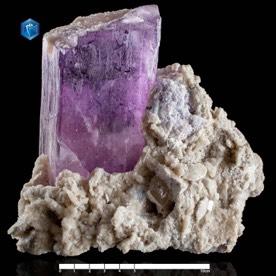 SPODUMEEN Het mineraal spodumeen is een clinopyroxeen. Spodumeen is een inosilicaat. Het kent verschijningsvormen van kleurloos tot vele andere kleuren.