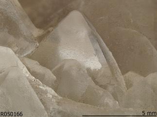 SYLVIET Sylviet of sylvien is een mineraal dat uit kaliumchloride (KCl) bestaat. Sylviet heeft de haliet structuur. Het kristalstelsel is kubisch.