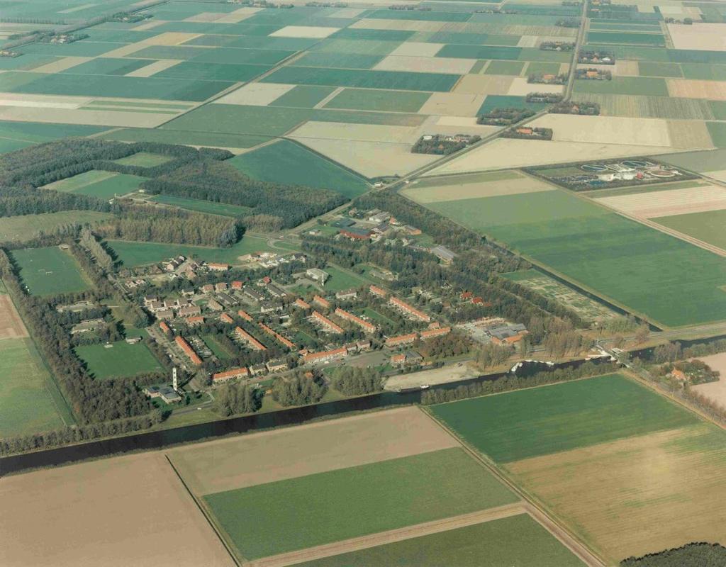 In de noordvleugel van de Randstad, slechts een half uurtje van Amsterdam, ontwikkelt zich een nieuwe grote stad, Almere.