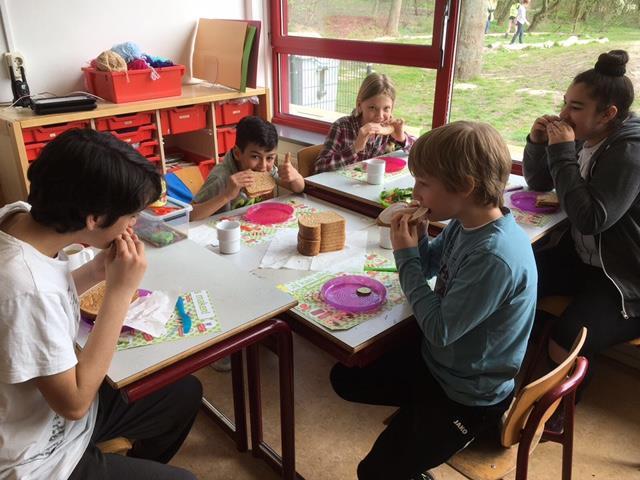 KlasseLunch Op donderdag 30 maart hadden de kinderen van groep 7/8 een KlasseLunch.