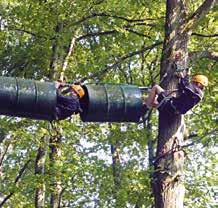 Slalom op blote voeten tussen de bomen, ontmantel alle hindernissen en probeer met je kajak de andere kant van het meer te bereiken. Tijd voor fun en avontuur!