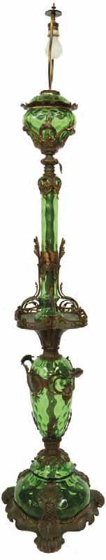 Olielamp. Majolica pot met bronzen monturen en glazen kap, 20e eeuw.