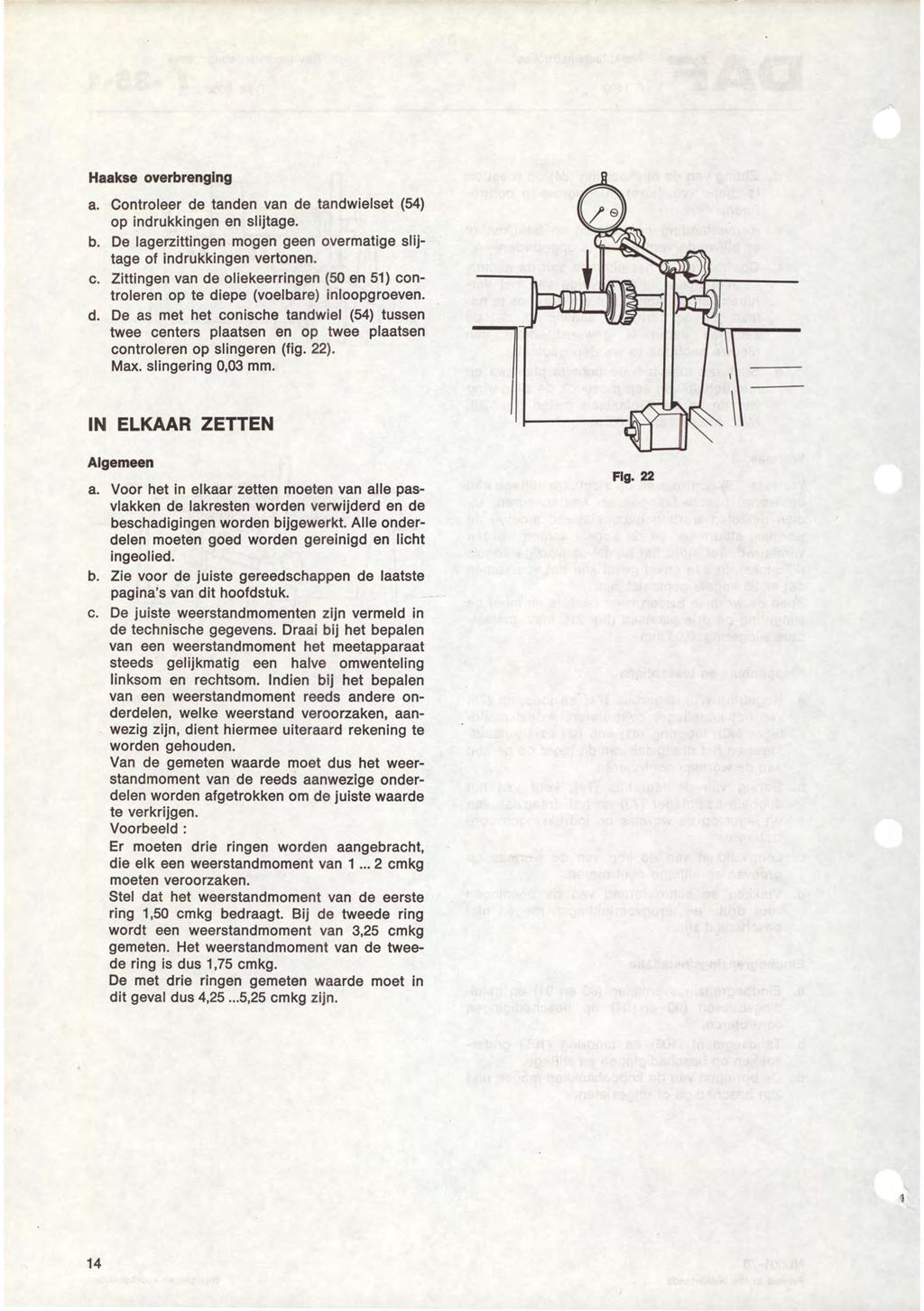 Haakse overbrenglng a. Gontroleer de tanden van de tandwielset (54) op indrukkingen en slijtage. b. De lagerzittingen mogen geen overmatige sliitage of indrukkingen vertonen. c.