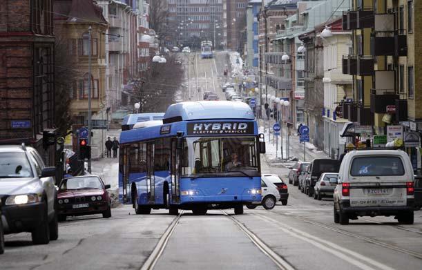 Scenario 1 brengt het in 2010 op 30,1 µg/m 3. EEV-bussen Maar goed, het toegestane jaarlijks gemiddelde PM 10 -niveau is in 2010 ook lager, dus dit gemeentebestuur wil meer, of liever gezegd: minder.