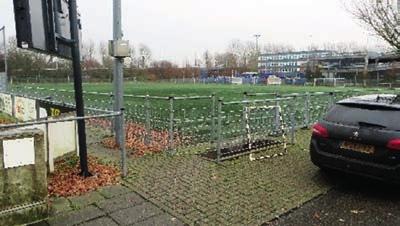 aanwezig Bomen aan twee zijden aanwezig Verharding rondom veld Amsterdam Kunstgrasveld op