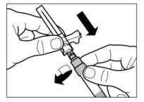 Stap 6 Draai de injectiespuit en de injectieflacon ondersteboven en trek langzaam de zuiger uit totdat de gehele inhoud van de injectieflacon in de