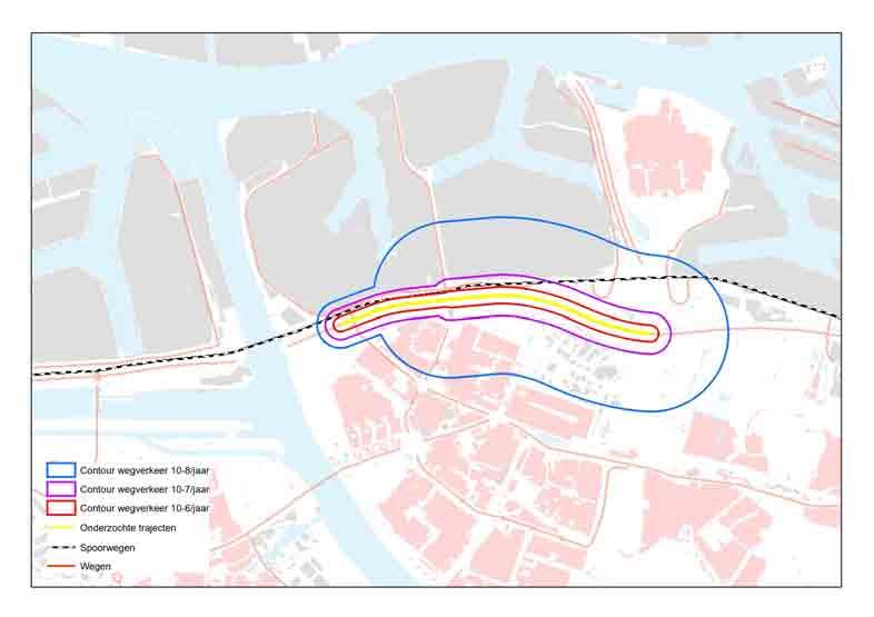 Figuur A8.1: Risicocontouren wegverkeer Rozenburg autonome situatie 2020 Figuur A8.