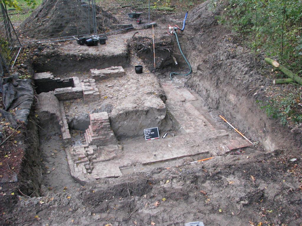 3. Archeologie 3.. Motivering Nederland kent een rijke geschiedenis. Fysieke sporen van deze geschiedenis zijn zichtbaar in bijvoorbeeld de vele historische bouwwerken.