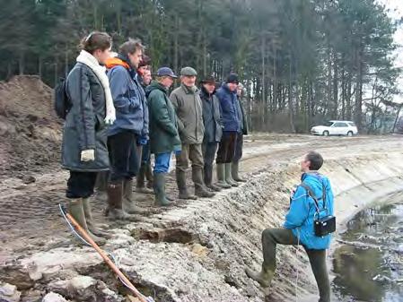 en de vegetatieve ontwikkeling op gang kwam. Bij de droogzuiging werd het opgepompte water bovendien gebufferd in een beluchtingspoel (Figuur 5.3).