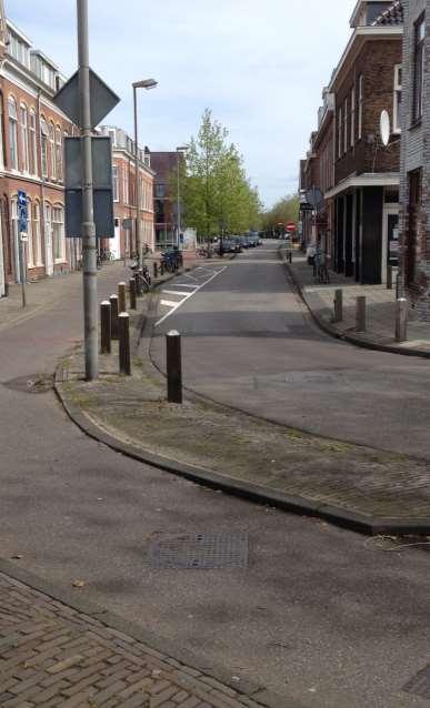 2. Schoterweg en Vroomstraat Knelpunt(en) Voor dit punt is/zijn de volgende knelpunt(en) geïnventariseerd: Laden en lossen op de rijbaan door geparkeerde auto s op de laad- en losplaatsen.