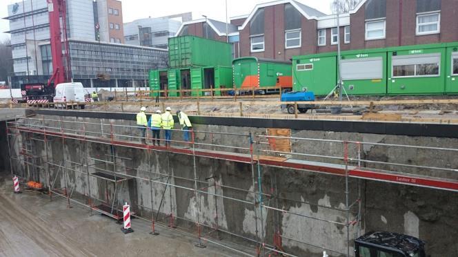 Ook het afvlakken van de helling van de Vredeveldtunnel is begonnen.