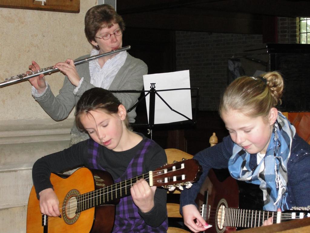 Verwerking met muziek Liederen of Psalmen zingen met daarbij de vraag waarom je dit zingt. Liederen of Psalmen laten zoeken die bij de geschiedenis passen.